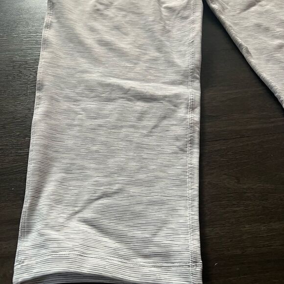 Lululemon Grey Cropped Patterned Sweatpants - Picture 3 of 6